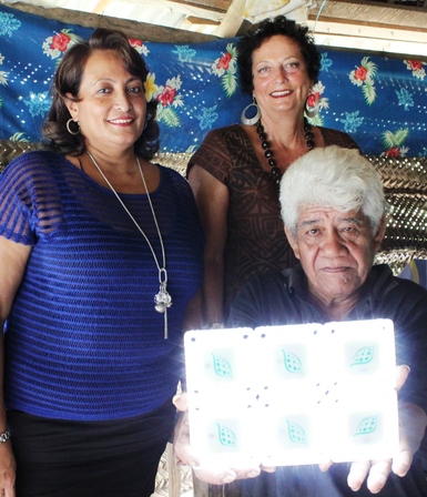 Women in Business President Sheree Stehlin (left), Apia Rotarian Robyn O’Dell and Malie farmer Ioane Paulo (front) show off a six pack of solar-powered lights.